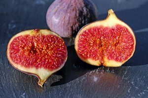 Figs Grilled with Mascarpone Smoked Chocolate Ganache