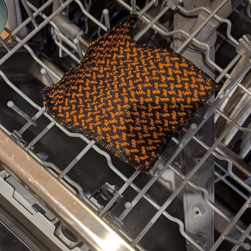 Q-Swiper 2-Minute Miracle Grill & Grate Cleaner + Scrub-Clean Cloth by Proud Grill