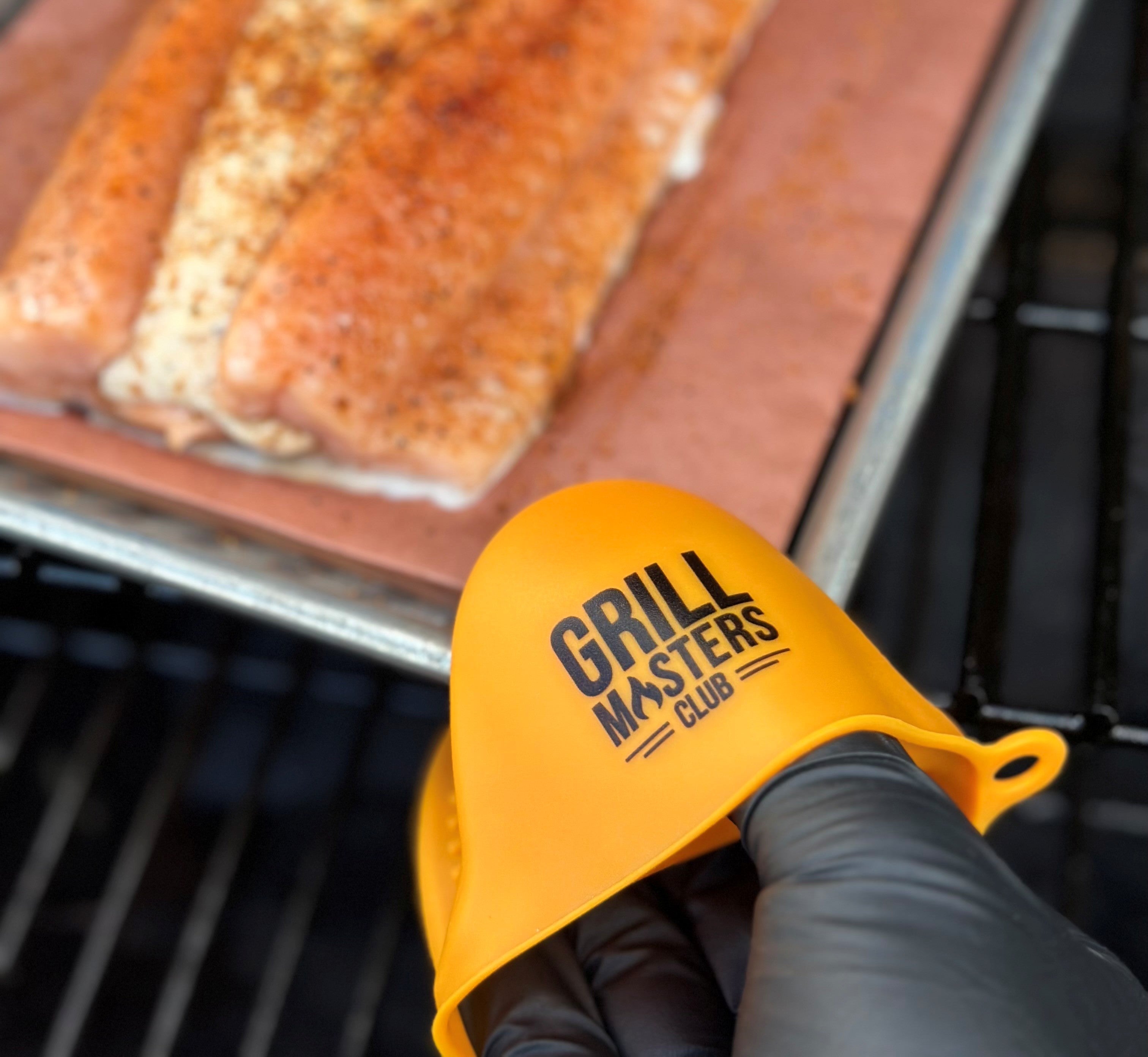 Grill Masters Club Silicone BBQ Pinch Mitts (Safe up to 446°F)
