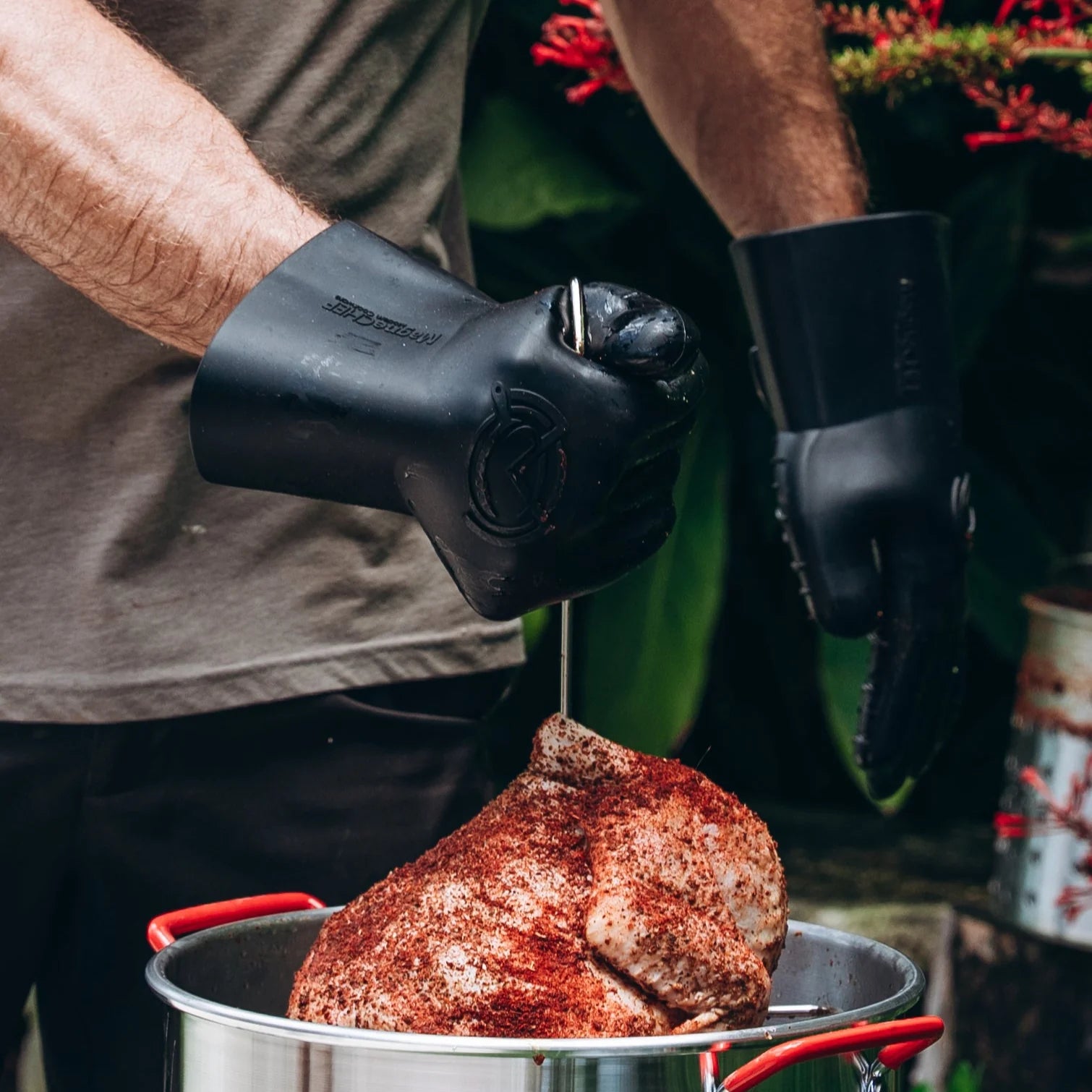 MagneCHEF Magnetic BBQ Gloves: Heat Resistant, Easy On & Off Grill ...